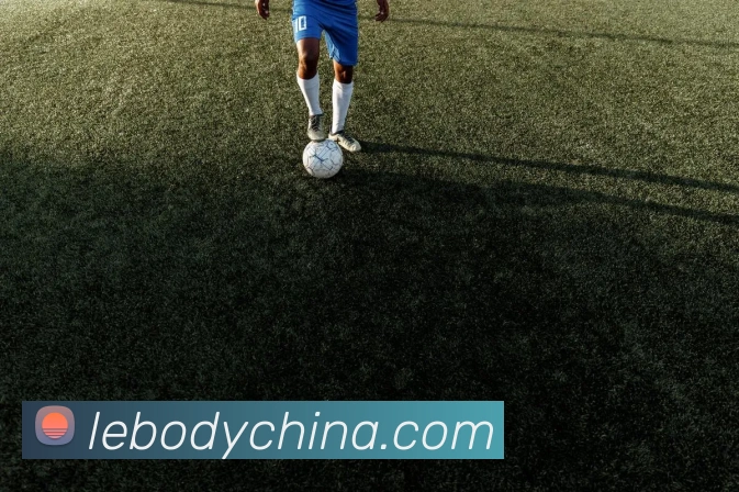 詹姆斯的决定与萧华的催促之间的微妙关系与追梦之路的影响分析